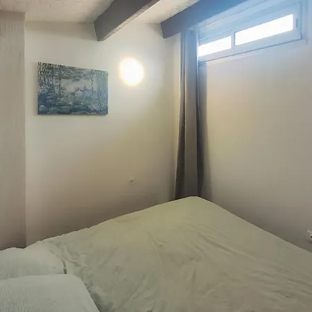 2 Bedroom Stunning In Appartement Agde